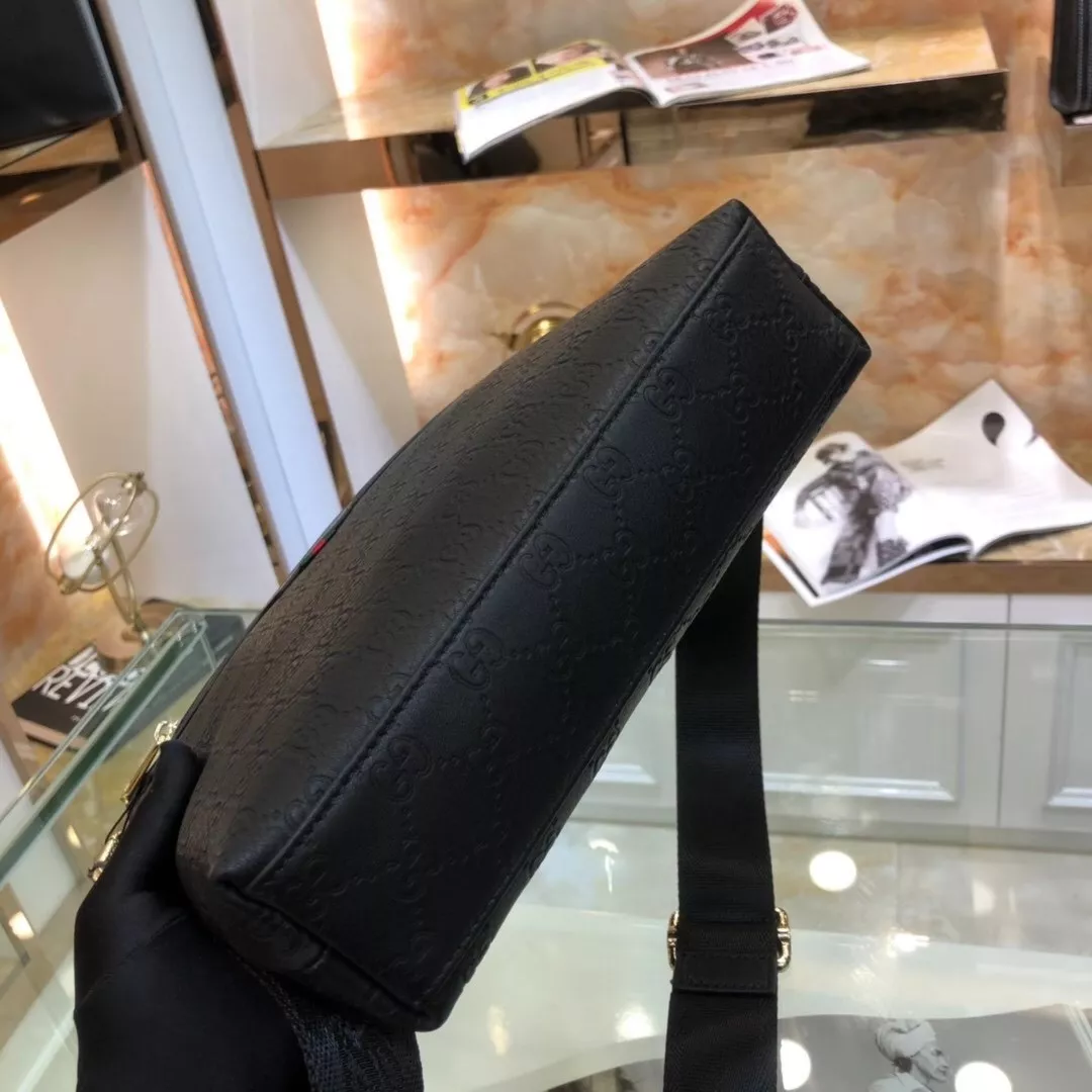 Gucci AAA Man Messenger Bags Modern 3149