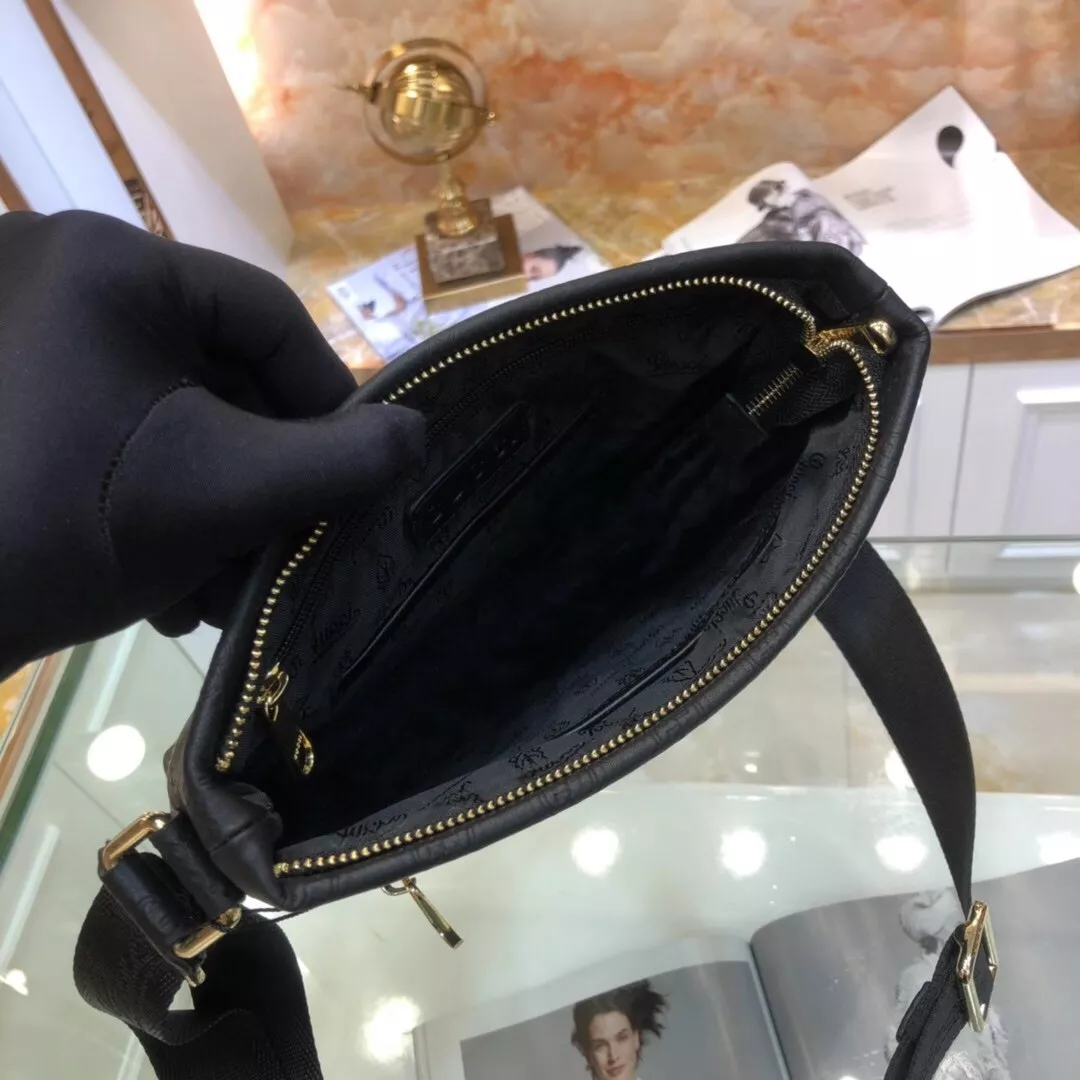 Gucci AAA Man Messenger Bags Modern 3149