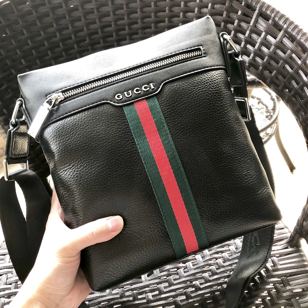 Gucci AAA Man Messenger Bags Practical 951