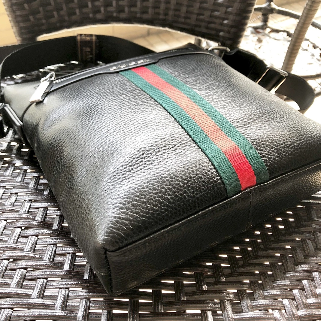 Gucci AAA Man Messenger Bags Practical 951