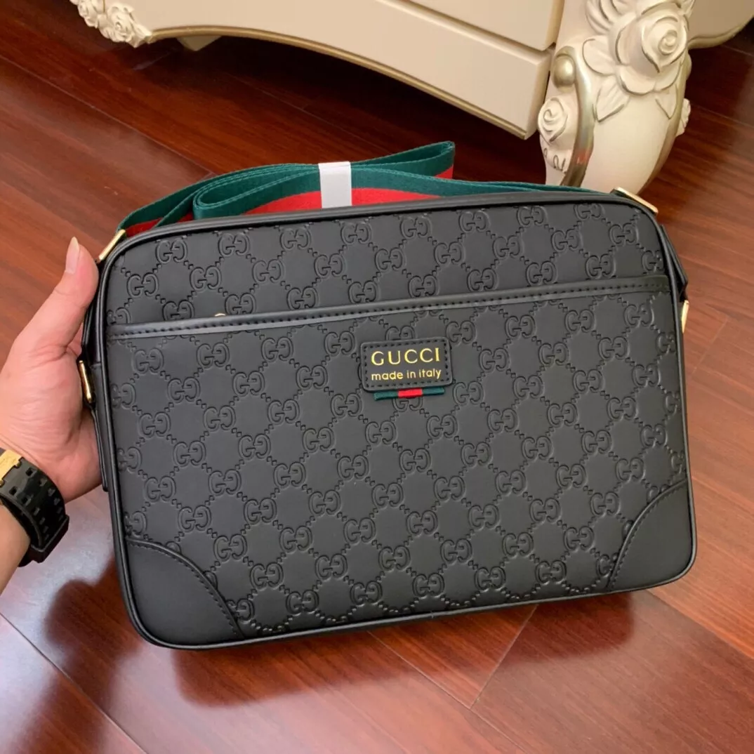 Gucci AAA Man Messenger Bags Refined 1312