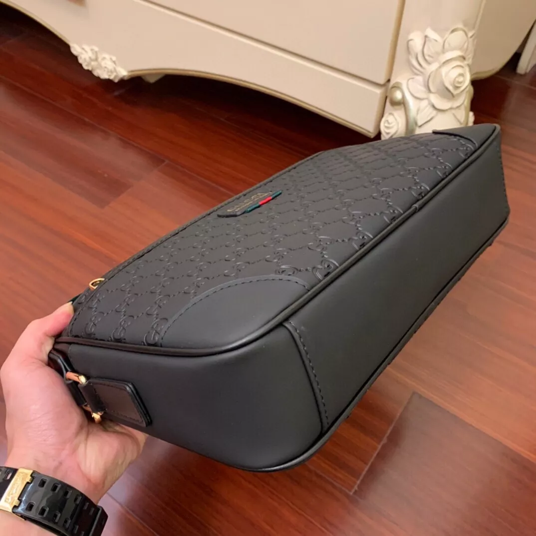 Gucci AAA Man Messenger Bags Refined 1312