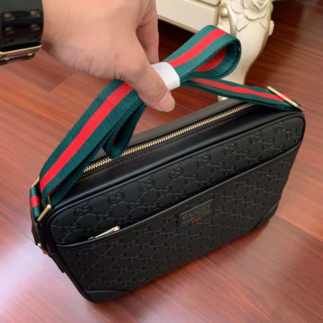 Gucci AAA Man Messenger Bags Refined 1312