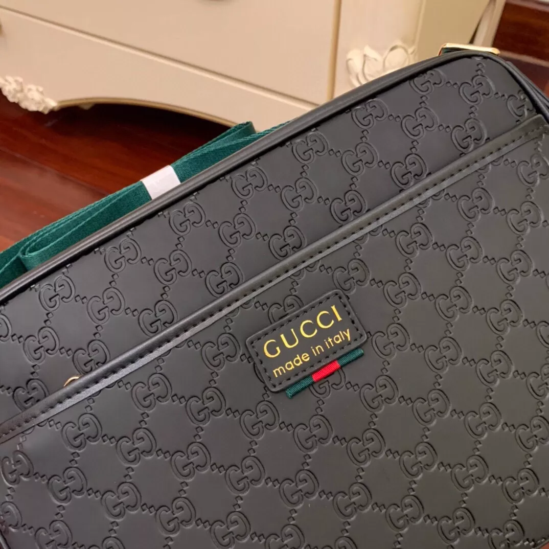 Gucci AAA Man Messenger Bags Refined 1312