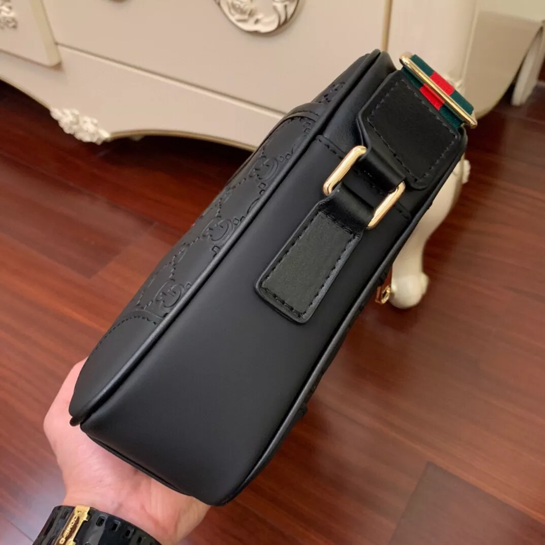 Gucci AAA Man Messenger Bags Refined 1312
