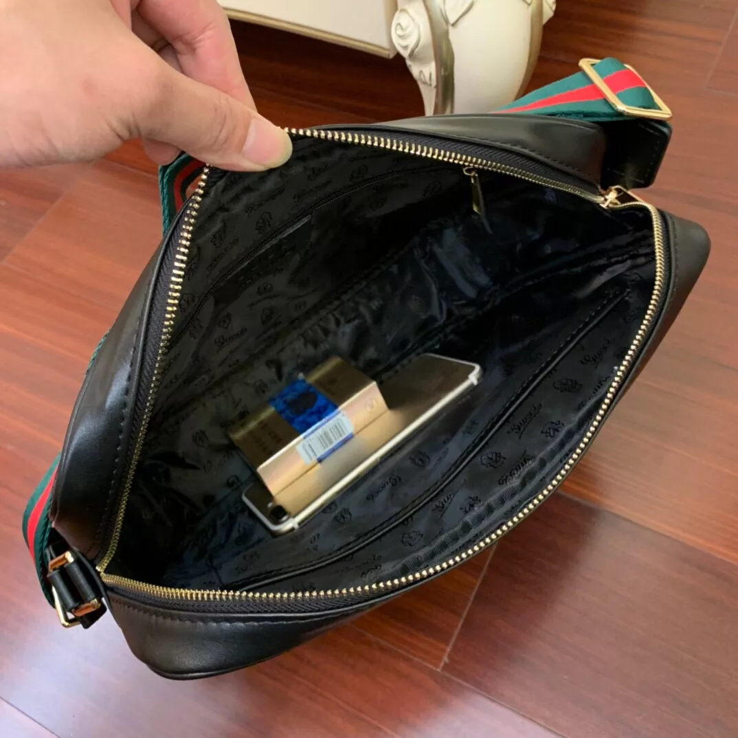 Gucci AAA Man Messenger Bags Refined 1312