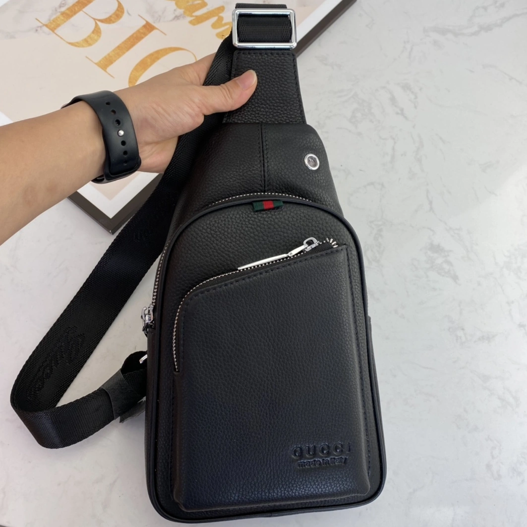 Gucci AAA Man Messenger Bags Refined 1571