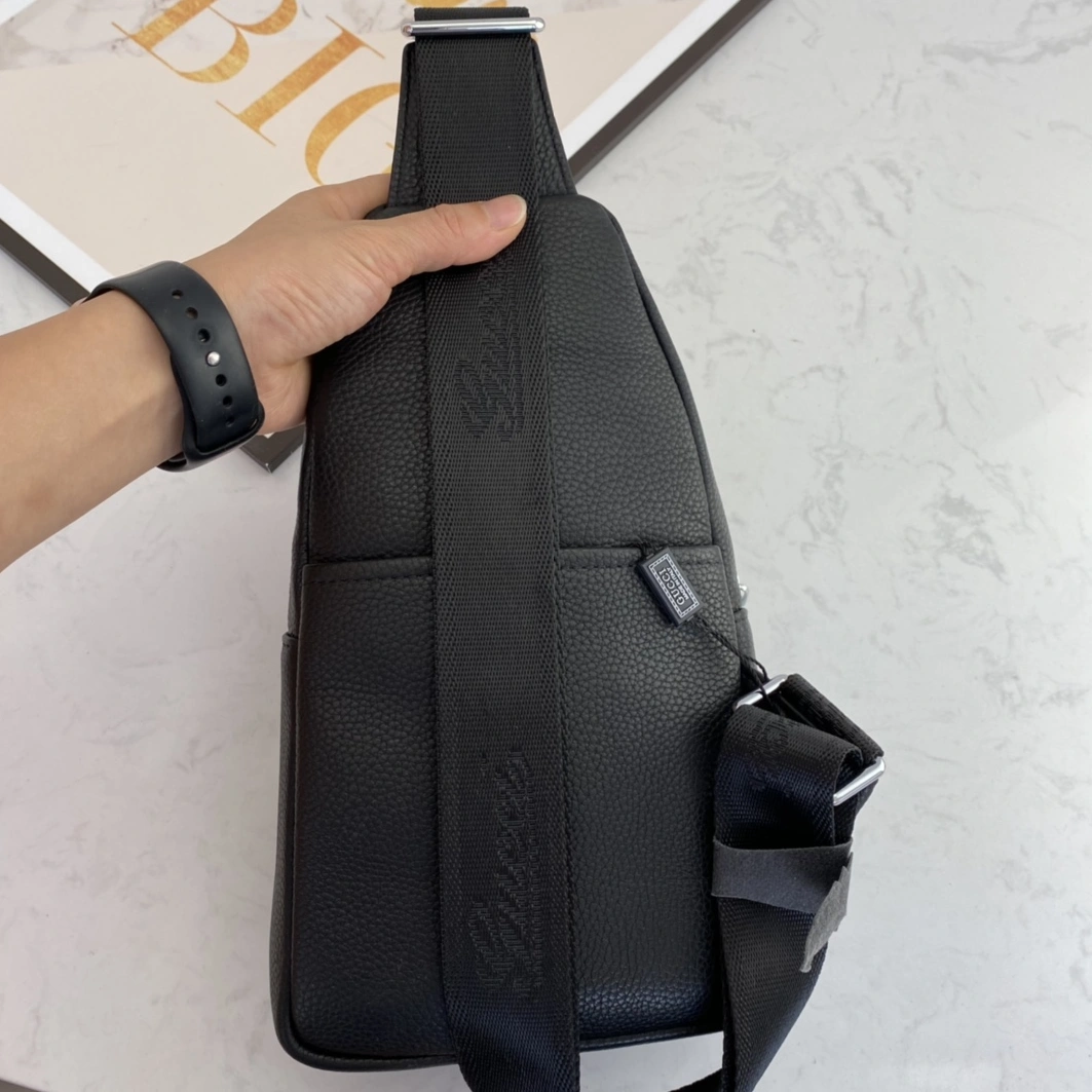 Gucci AAA Man Messenger Bags Refined 1571