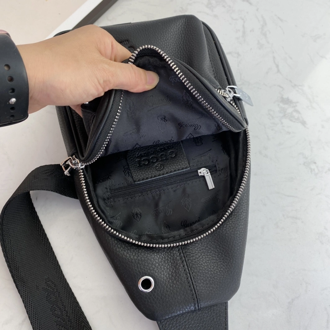 Gucci AAA Man Messenger Bags Refined 1571