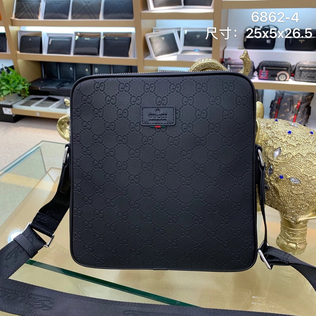 Gucci AAA Man Messenger Bags Refined 5242