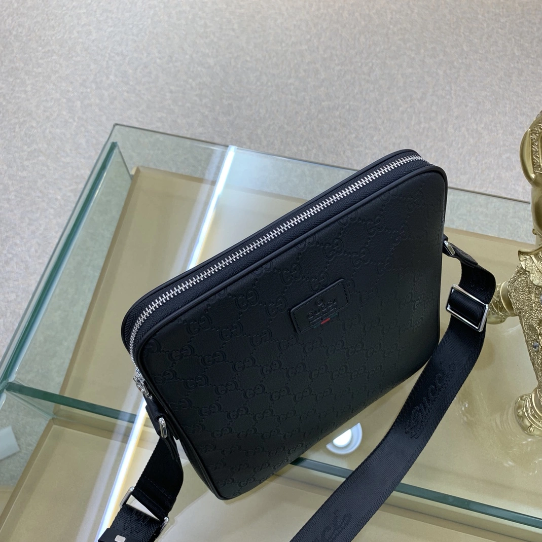 Gucci AAA Man Messenger Bags Refined 5242