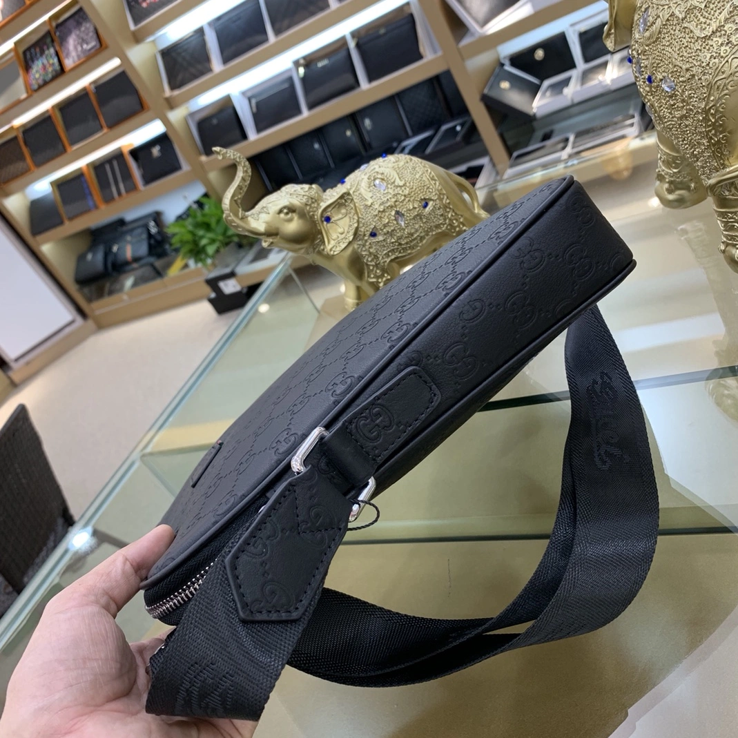 Gucci AAA Man Messenger Bags Refined 5242