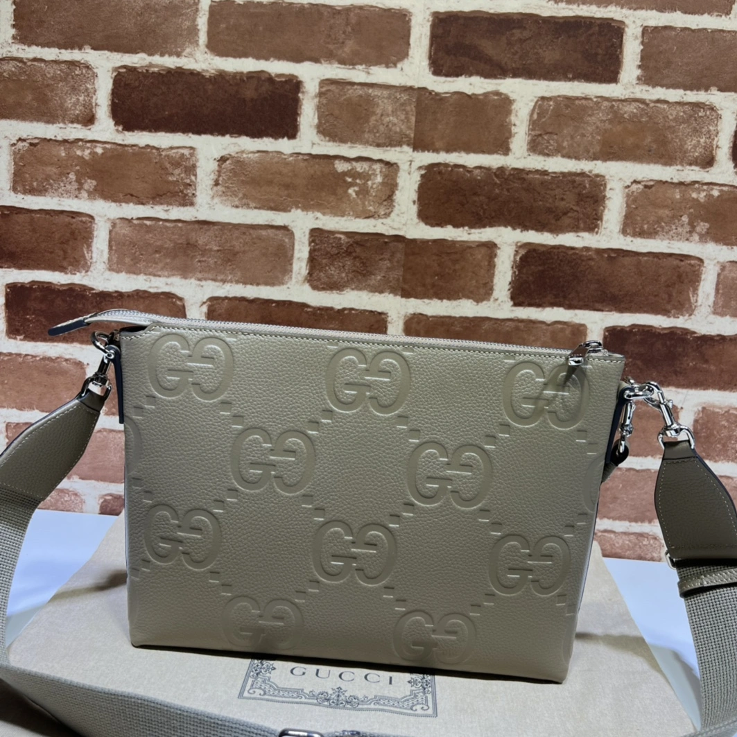 Gucci AAA Man Messenger Bags Resilient 5554