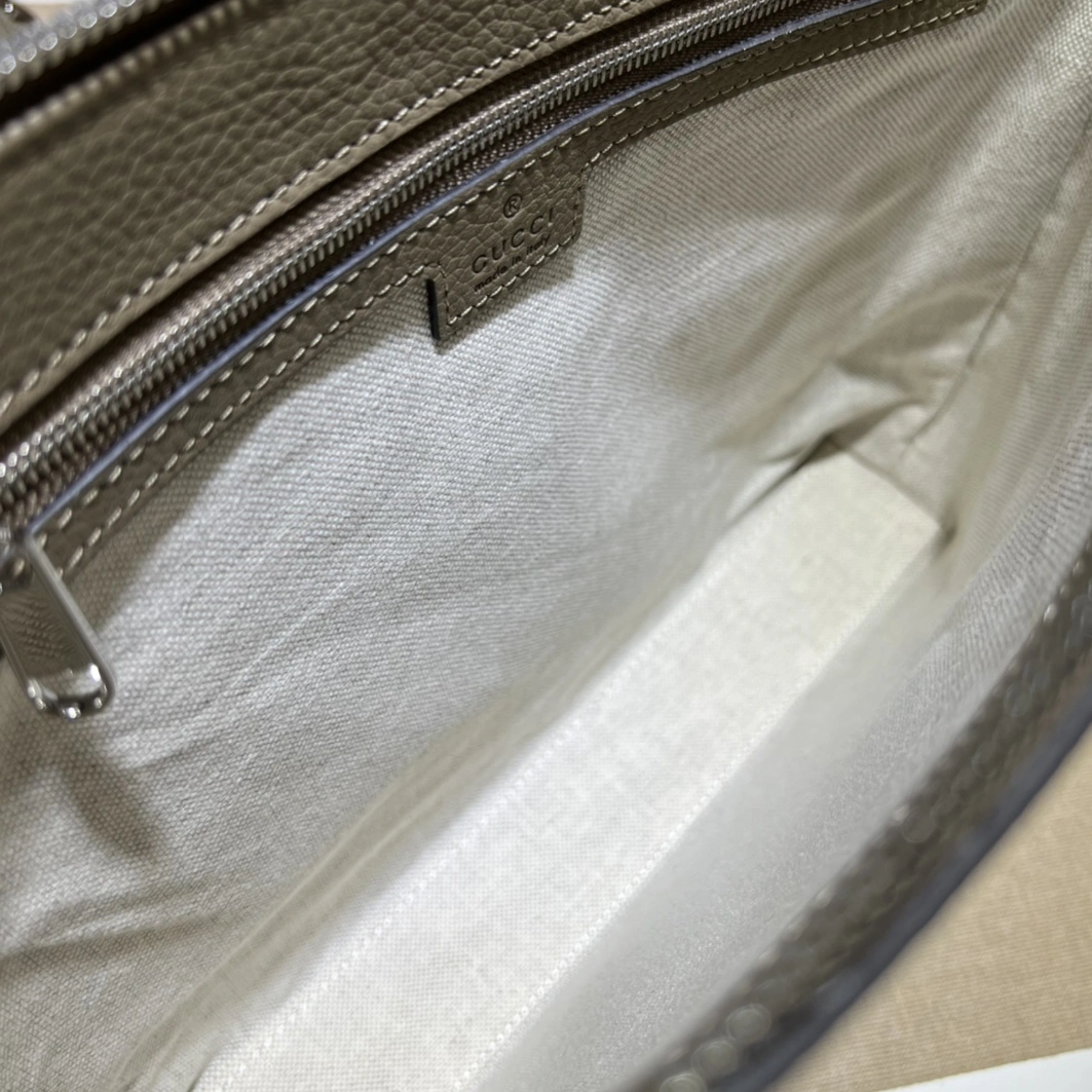 Gucci AAA Man Messenger Bags Resilient 5554
