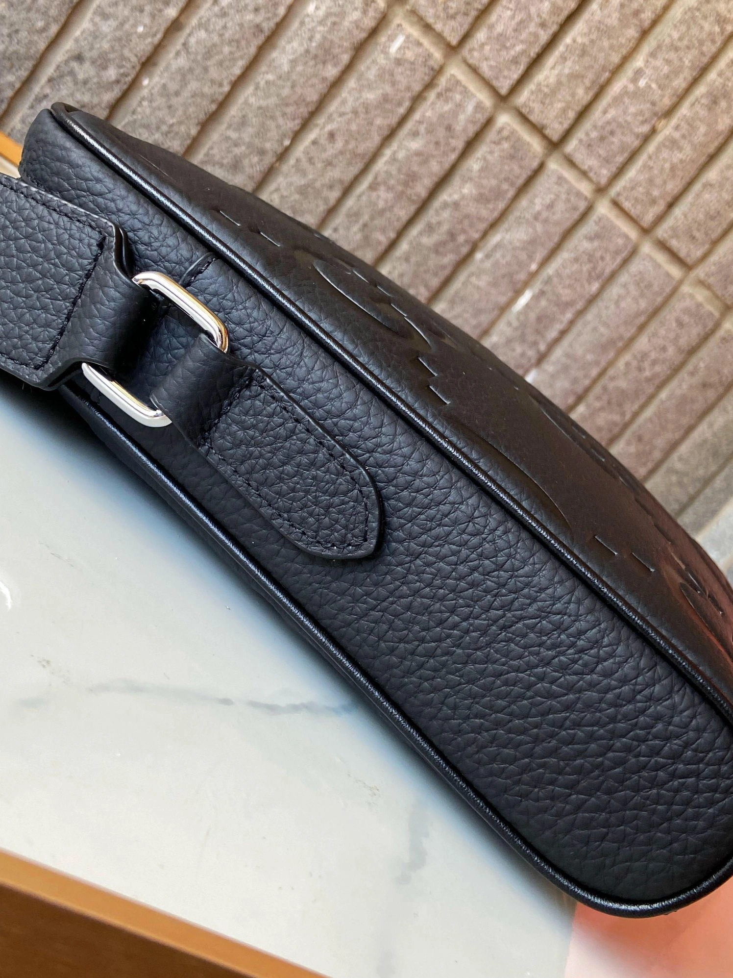 Gucci AAA Man Messenger Bags Resilient 6908