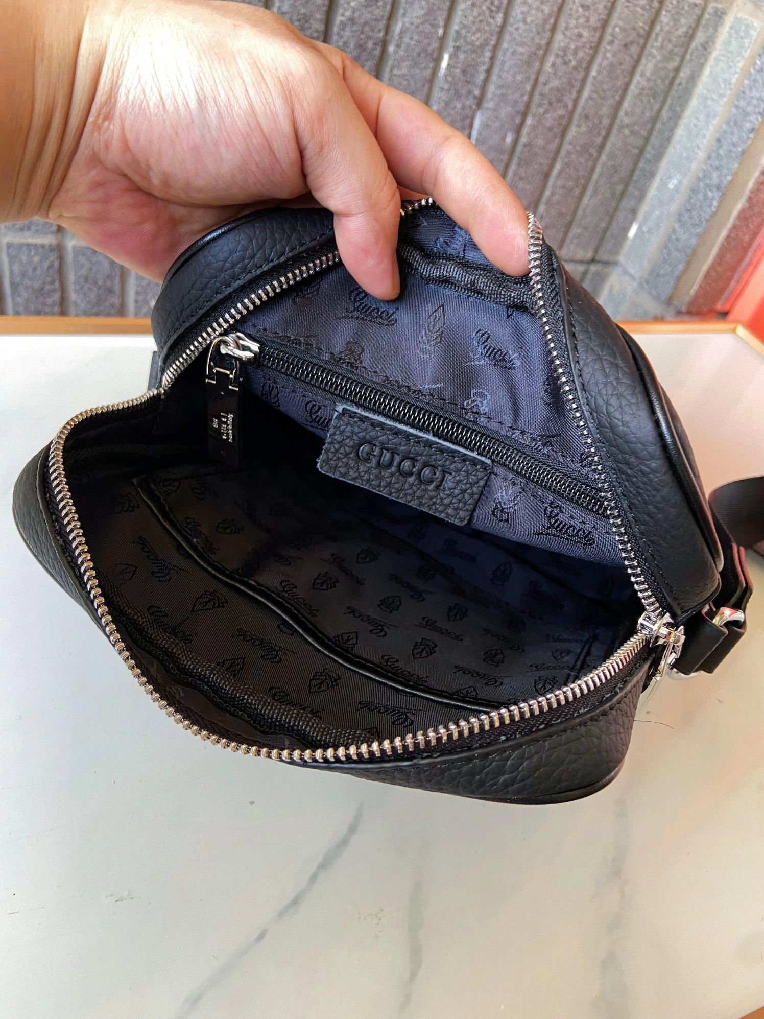 Gucci AAA Man Messenger Bags Resilient 6908