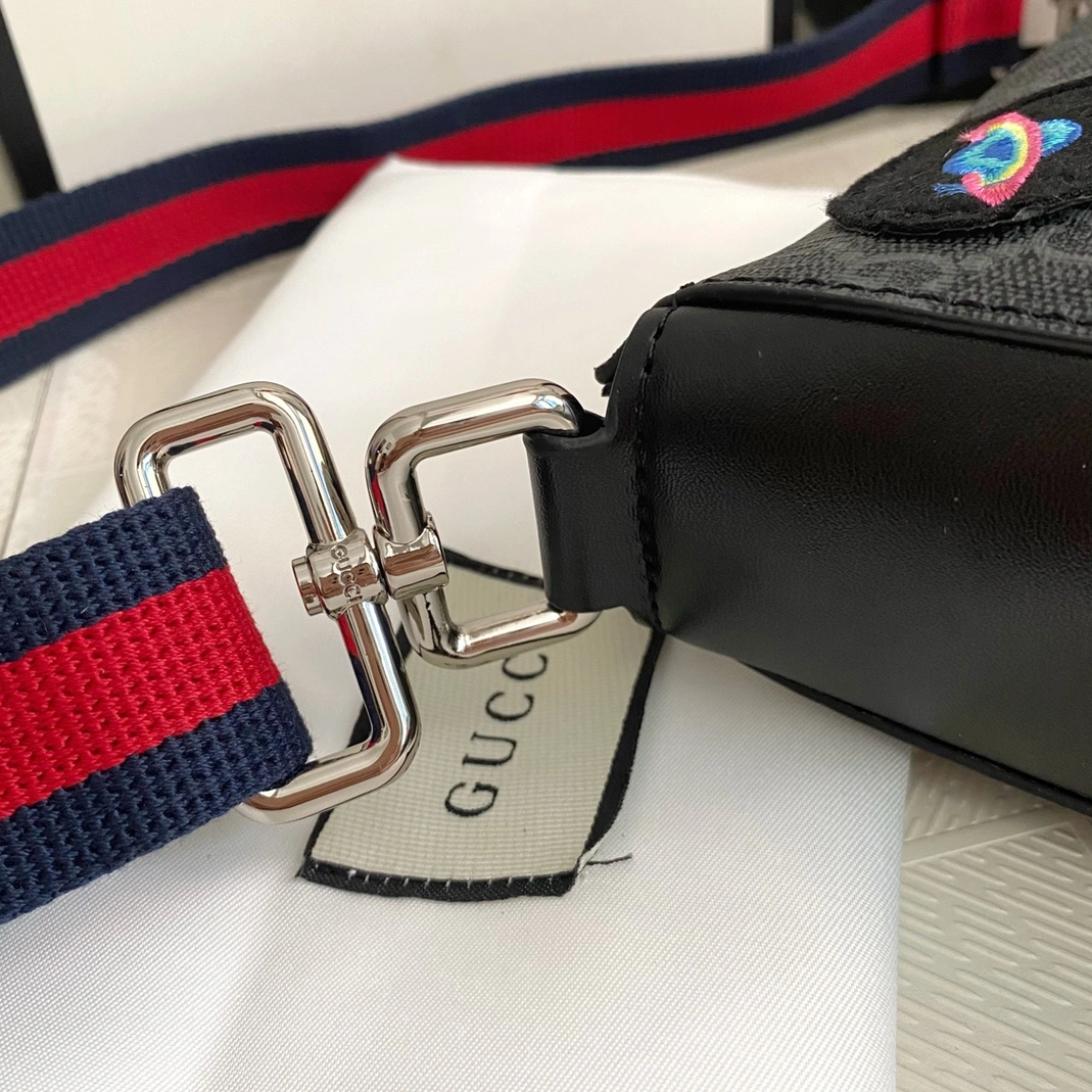 Gucci AAA Man Messenger Bags Resilient 8779