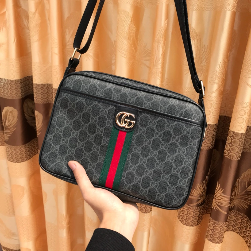 Gucci AAA Man Messenger Bags Sleek 8913