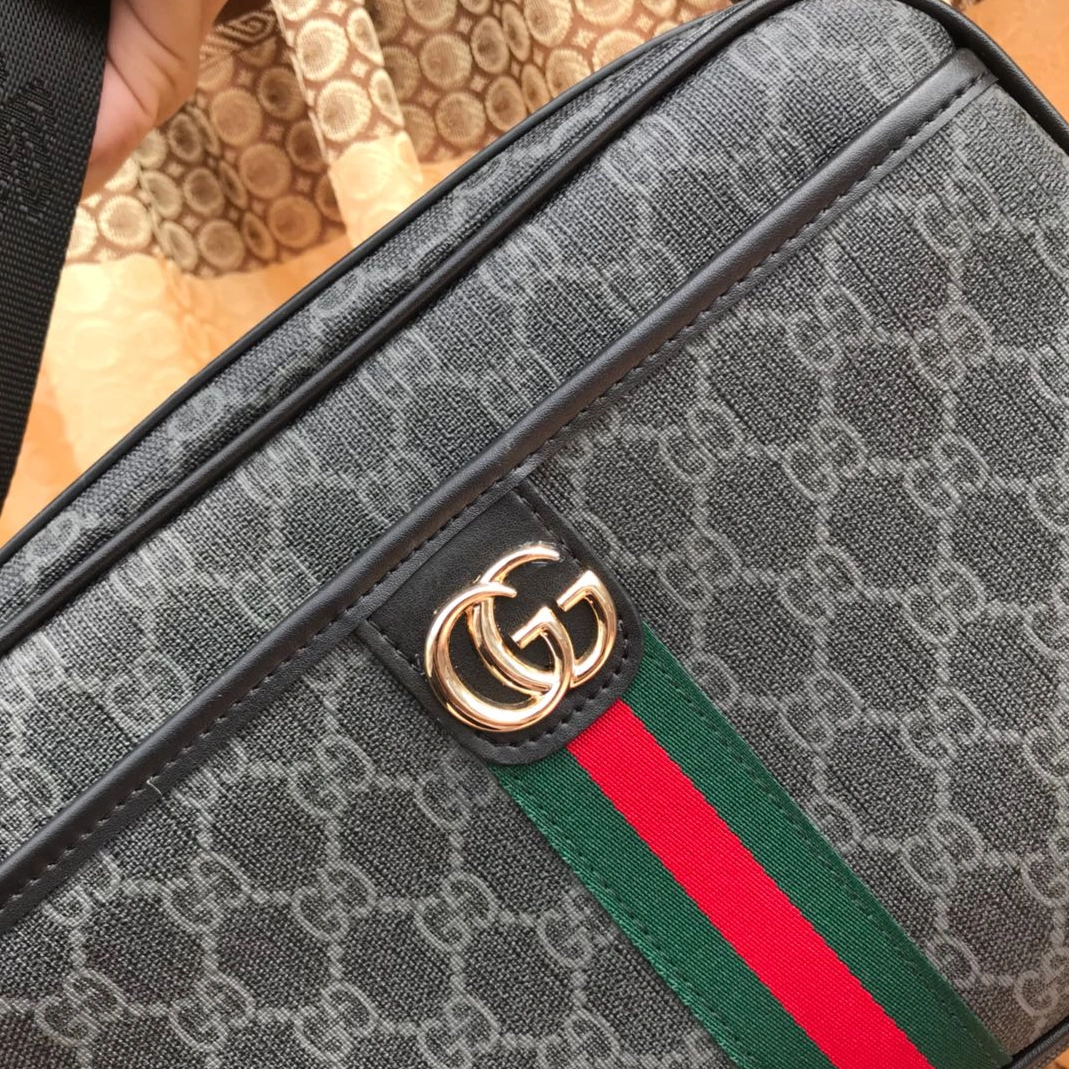 Gucci AAA Man Messenger Bags Sleek 8913