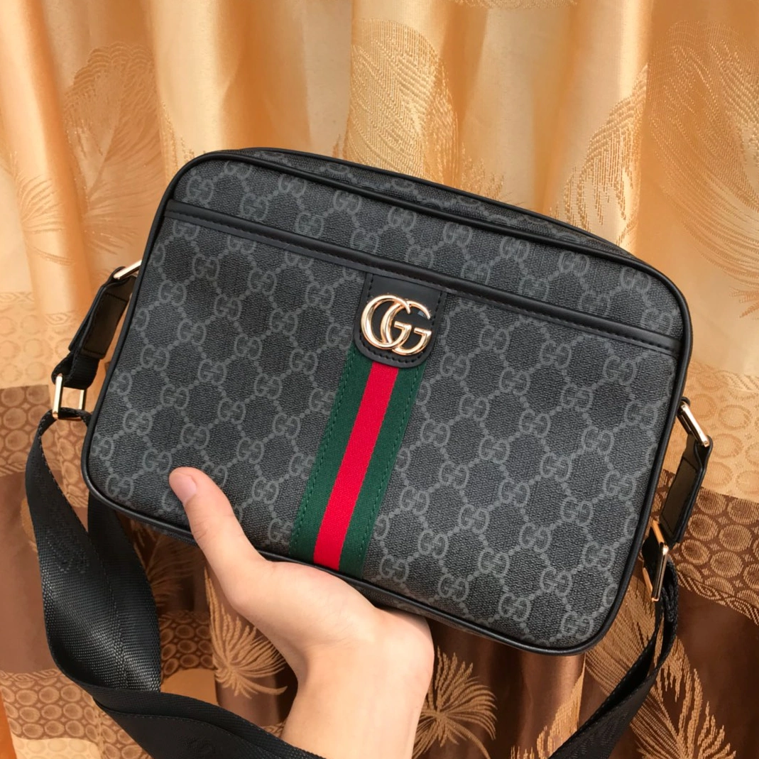 Gucci AAA Man Messenger Bags Sleek 8913
