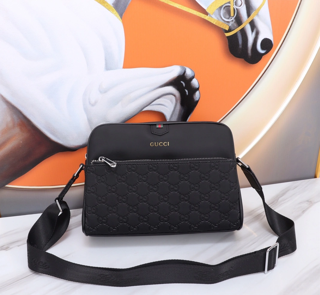 Gucci AAA Man Messenger Bags Soft 7714