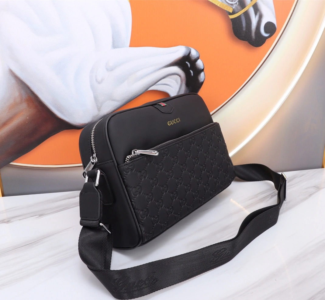 Gucci AAA Man Messenger Bags Soft 7714