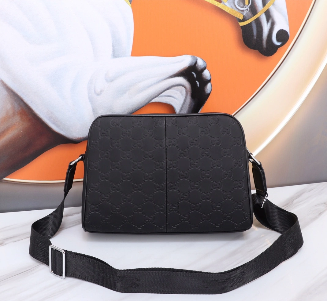 Gucci AAA Man Messenger Bags Soft 7714