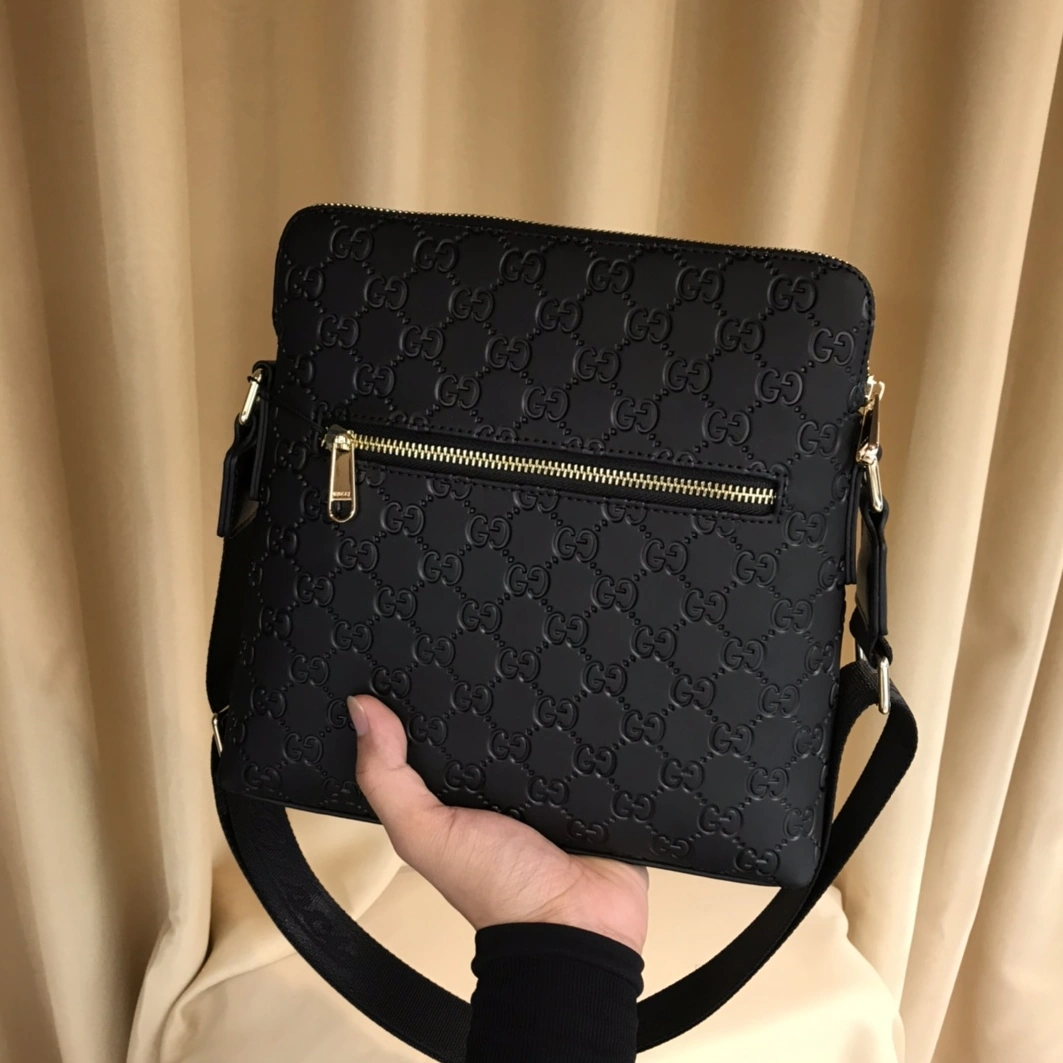 Gucci AAA Man Messenger Bags Sophisticated 4140