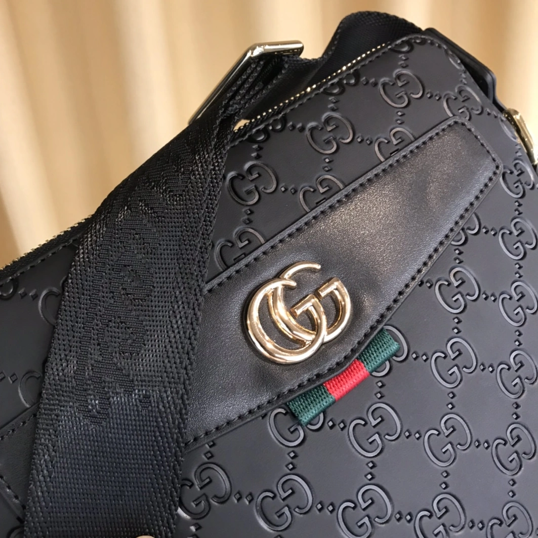 Gucci AAA Man Messenger Bags Sophisticated 4140