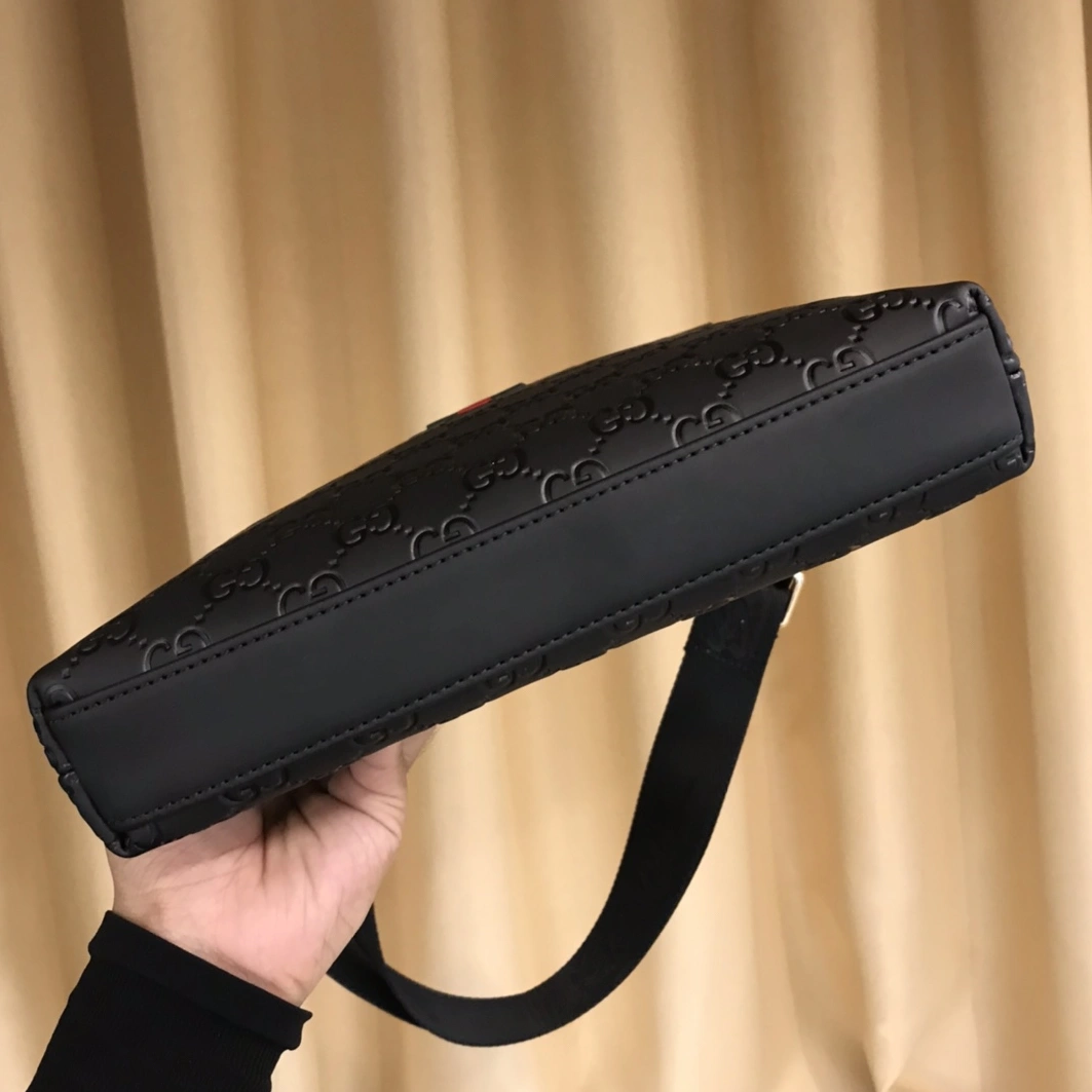 Gucci AAA Man Messenger Bags Sophisticated 4140
