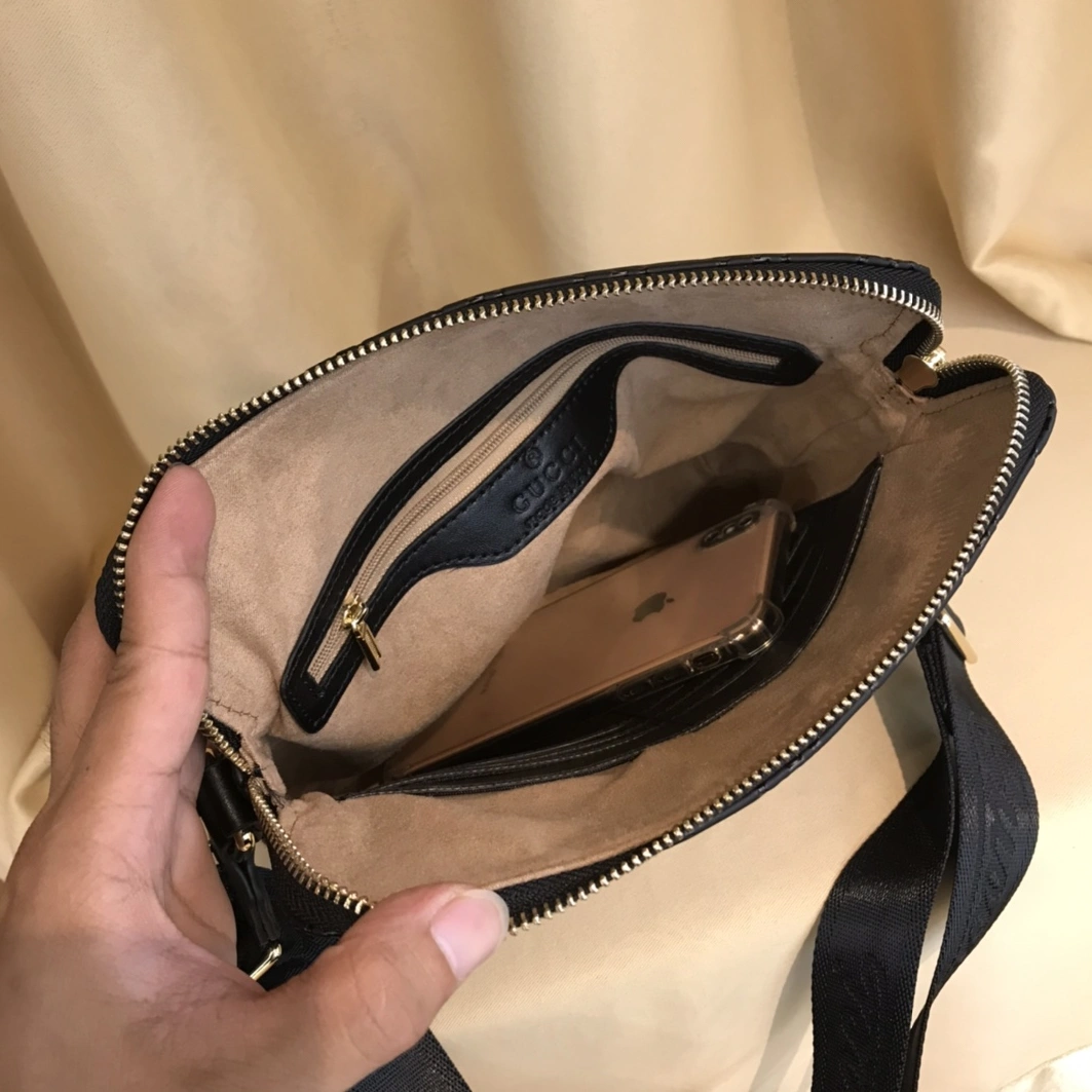 Gucci AAA Man Messenger Bags Sophisticated 4140