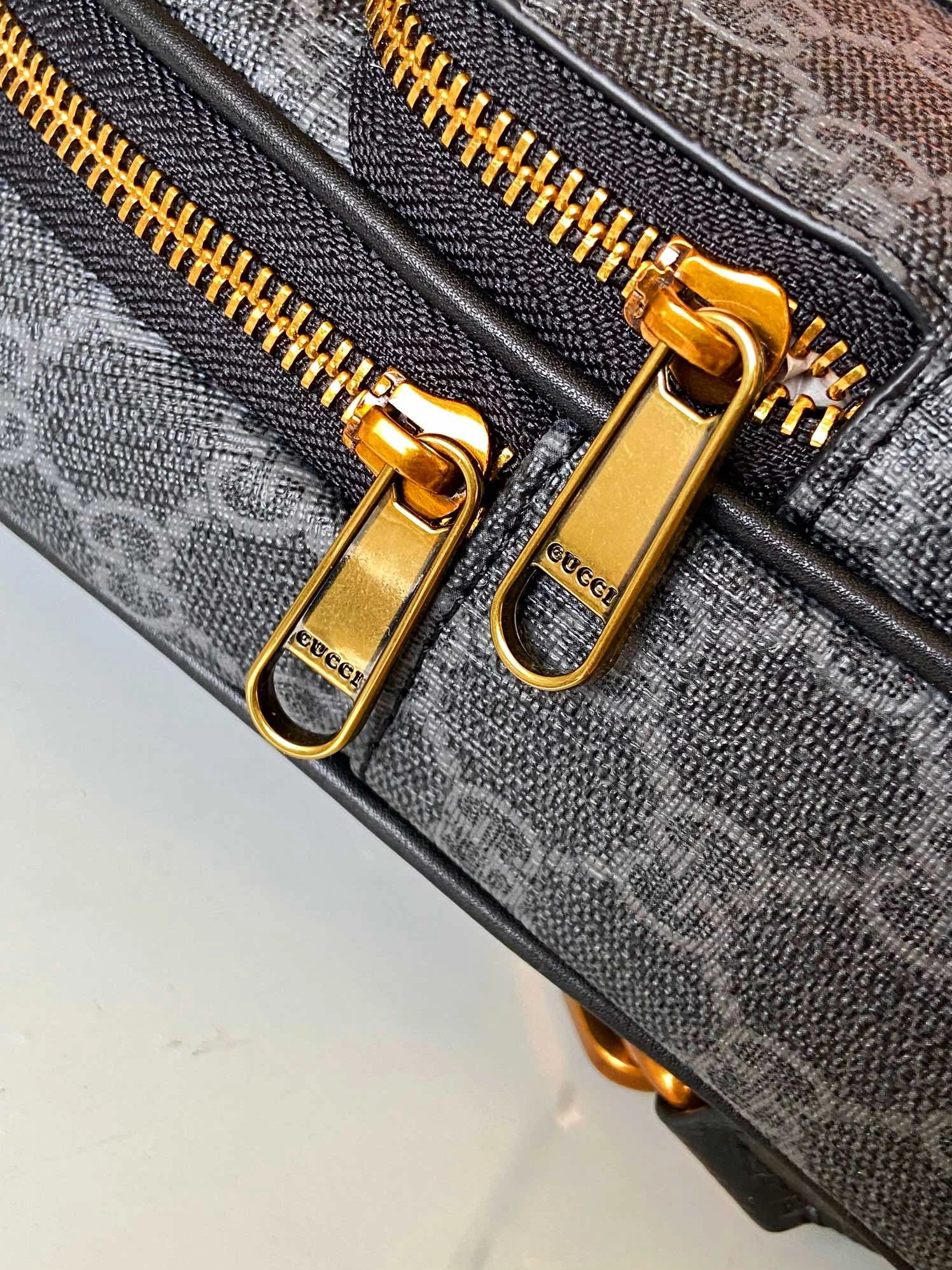 Gucci AAA Man Messenger Bags Stylish 9851