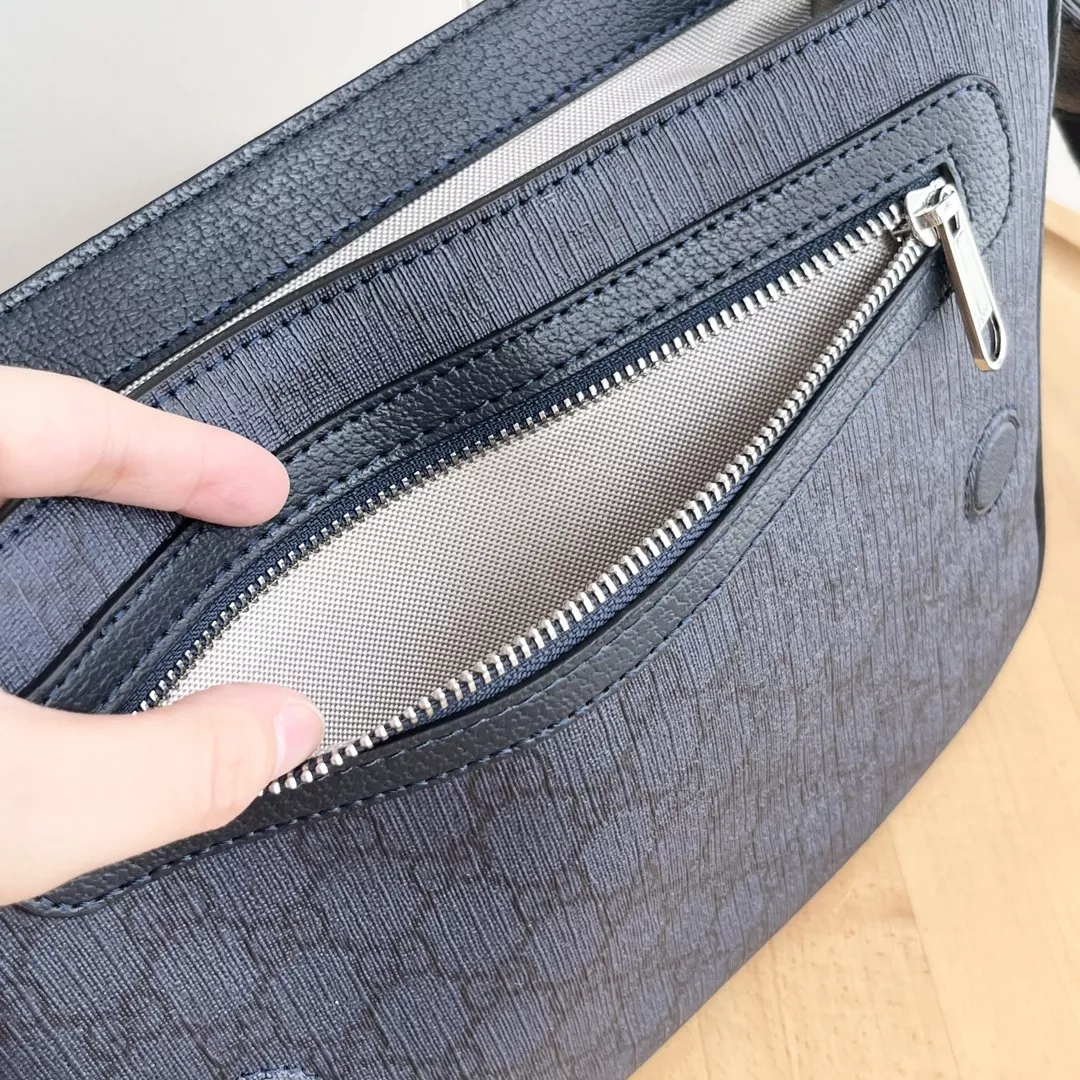 Gucci AAA Man Messenger Bags Timeless 564