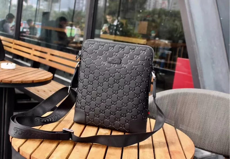 Gucci AAA Man Messenger Bags Trendsetting 8533