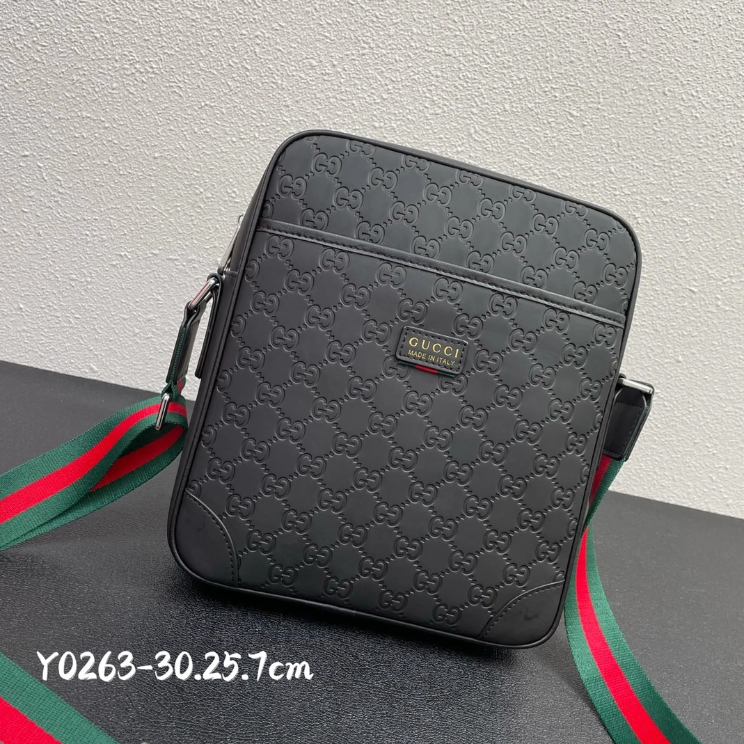 Gucci AAA Man Messenger Bags Trendy 2411