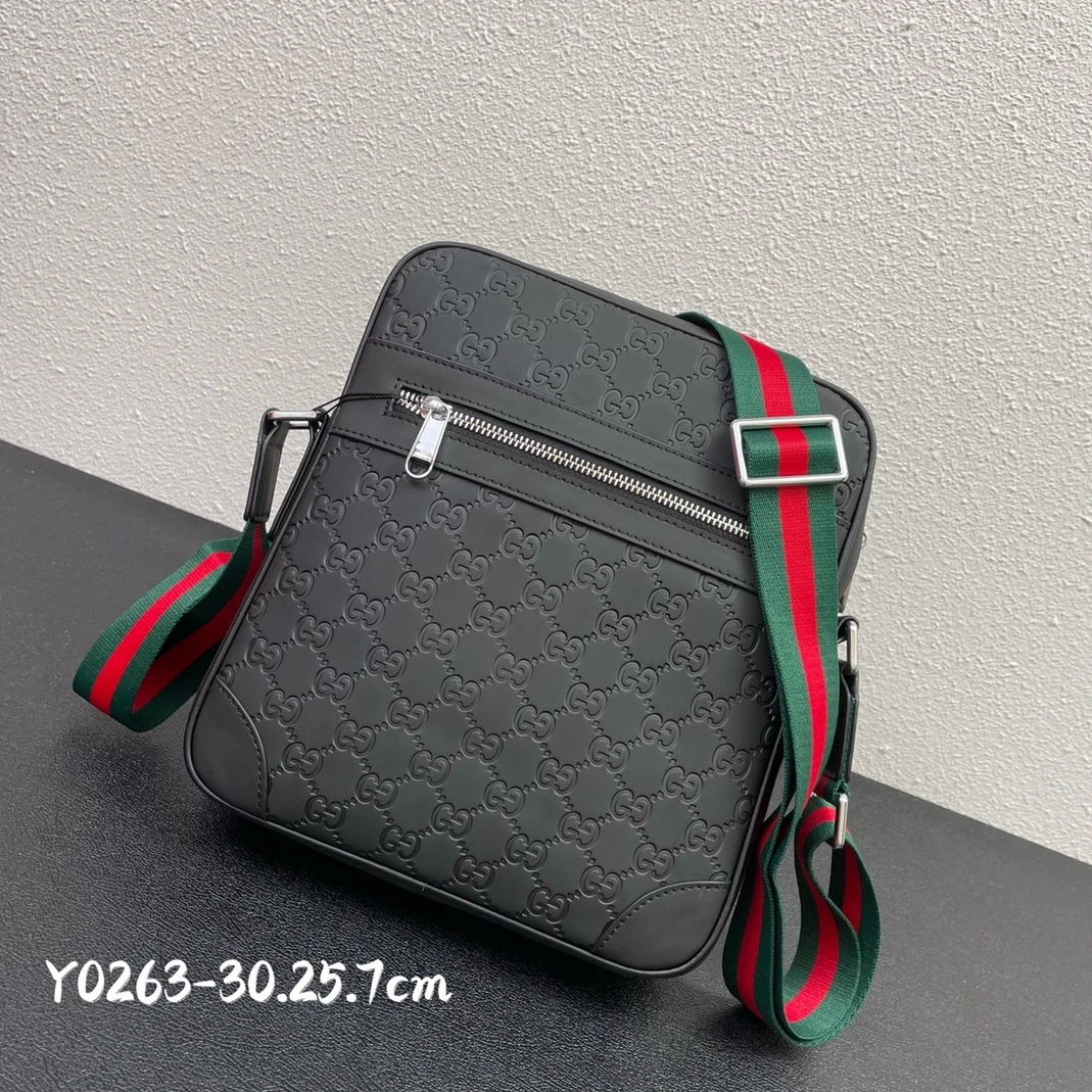 Gucci AAA Man Messenger Bags Trendy 2411
