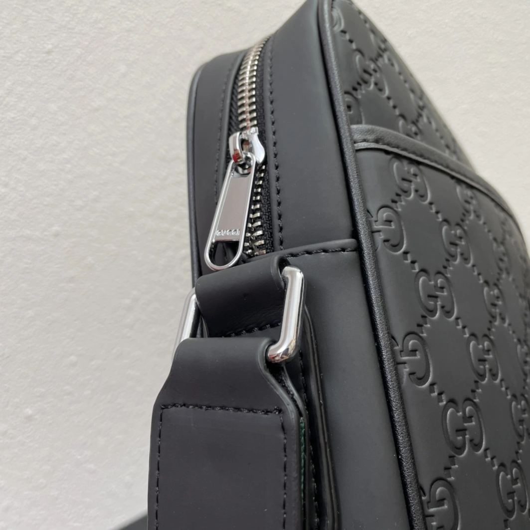 Gucci AAA Man Messenger Bags Trendy 2411