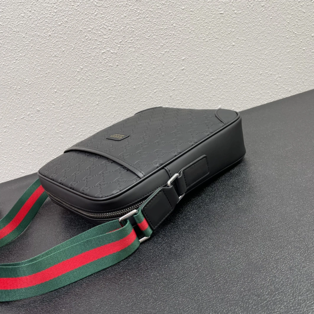 Gucci AAA Man Messenger Bags Trendy 2411