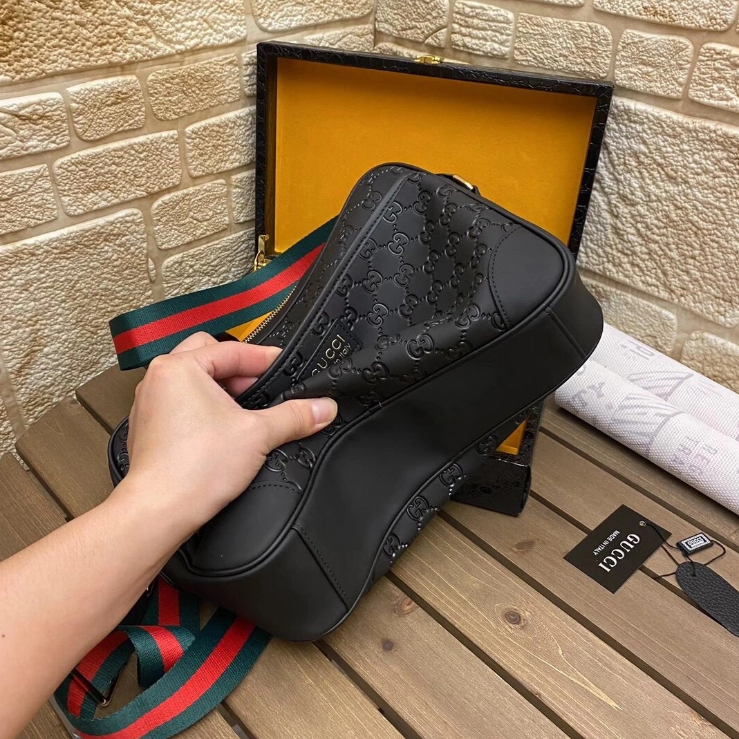 Gucci AAA Man Messenger Bags Vibrant 264