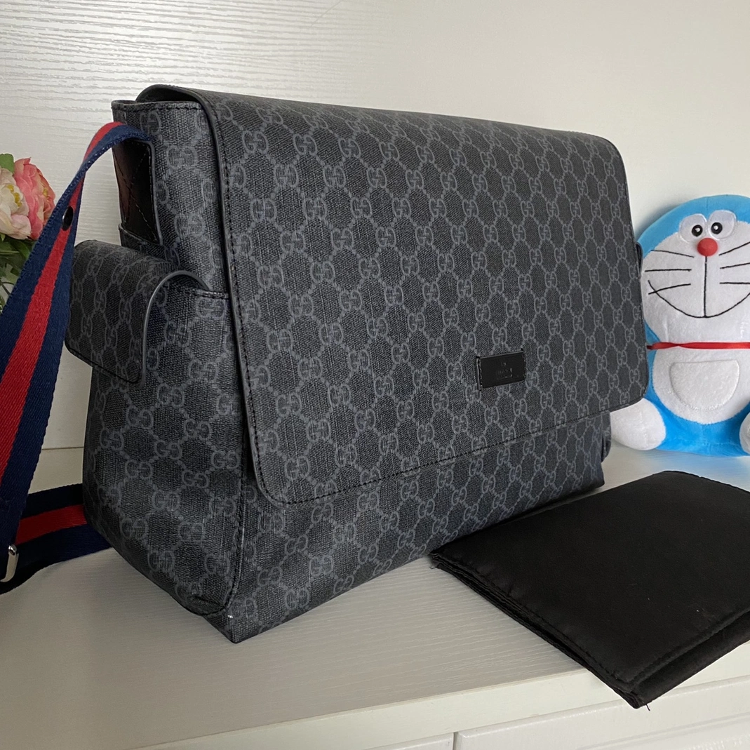 Gucci AAA Man Messenger Bags Vibrant 8058