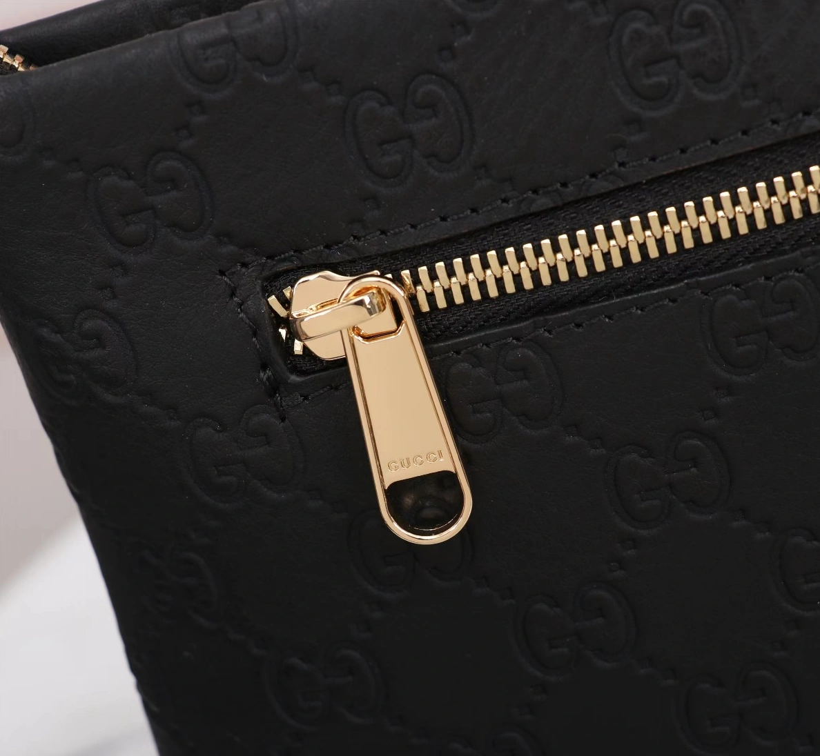 Gucci AAA Man Wallets Flexible 3897