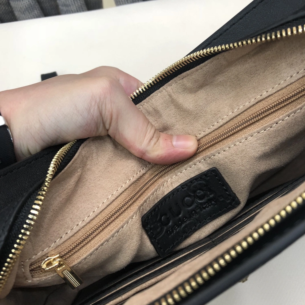 Gucci AAA Man Wallets Lightweight 4214