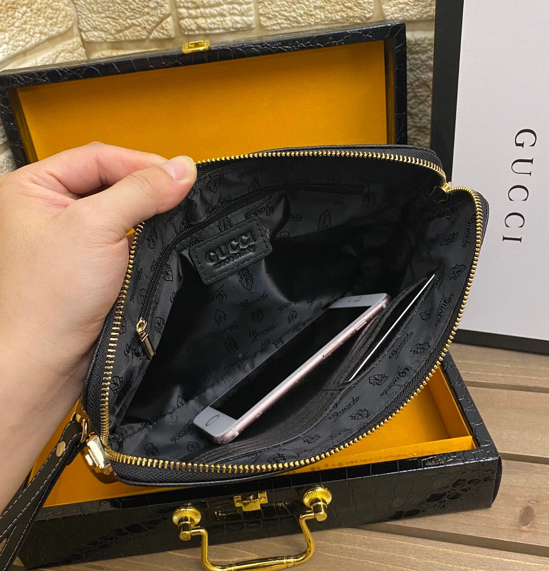 Gucci AAA Man Wallets Lightweight 8437