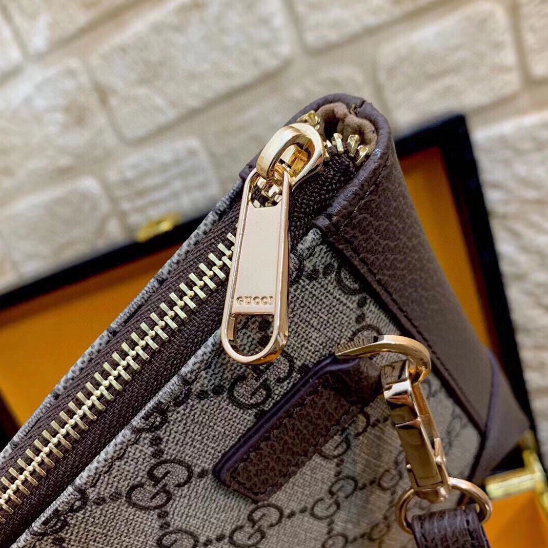 Gucci AAA Man Wallets ModernLook 8398