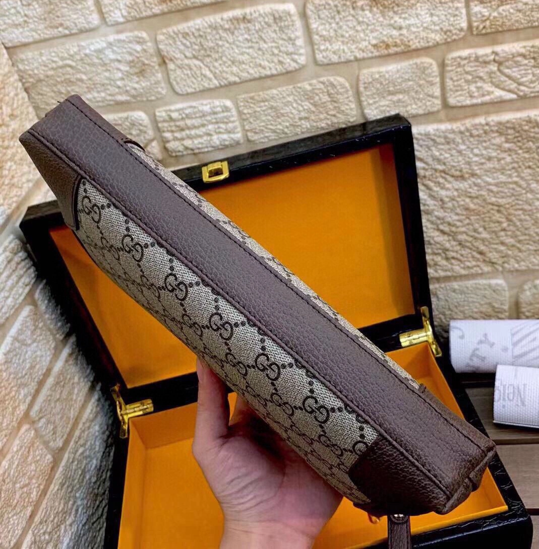 Gucci AAA Man Wallets ModernLook 8398