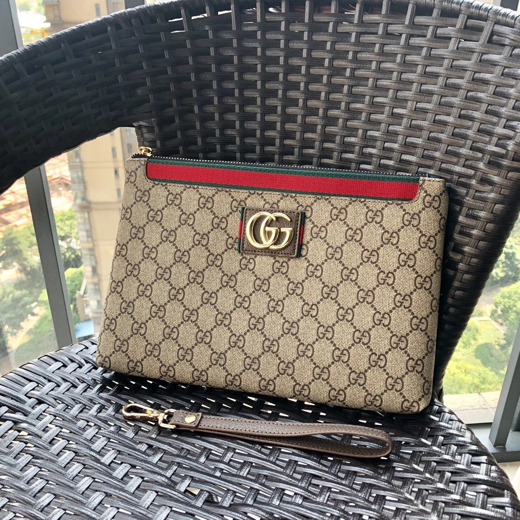 Gucci AAA Man Wallets Practical 3937