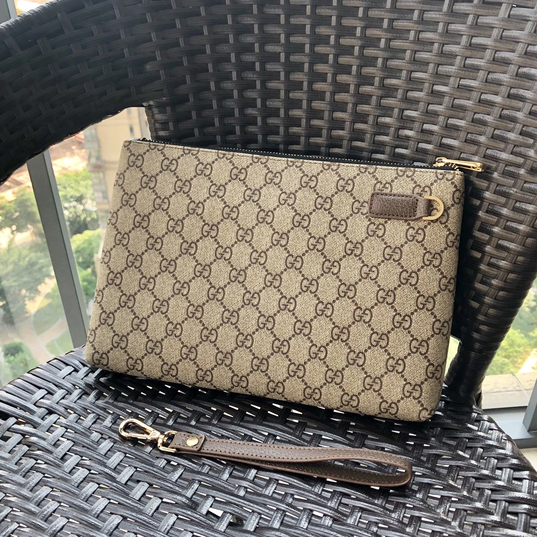 Gucci AAA Man Wallets Practical 3937
