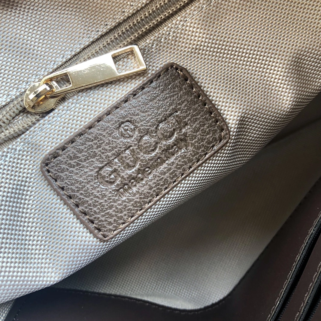 Gucci AAA Man Wallets Practical 3937