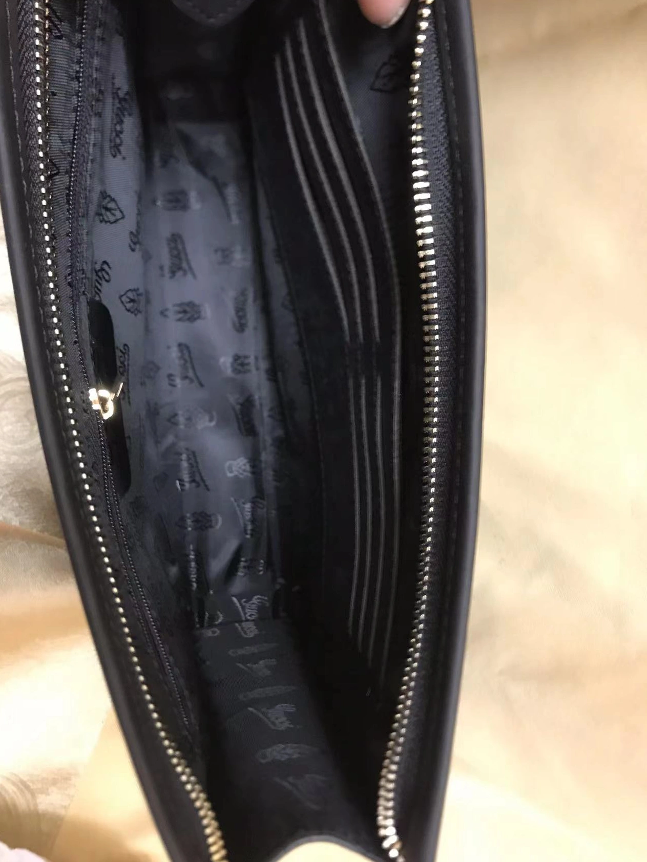 Gucci AAA Man Wallets Sophisticated 9126