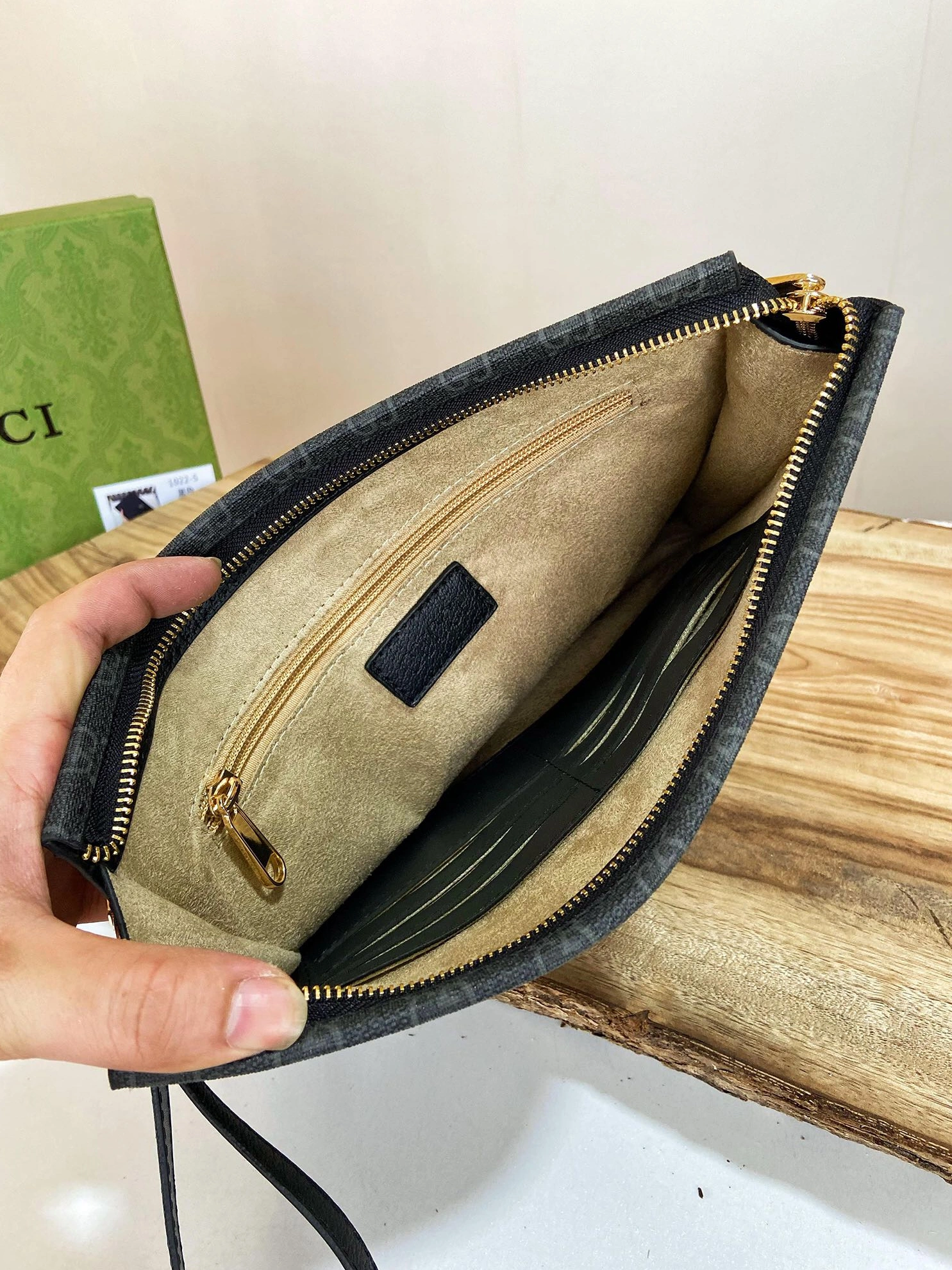 Gucci AAA Man Wallets Trendsetting 5302